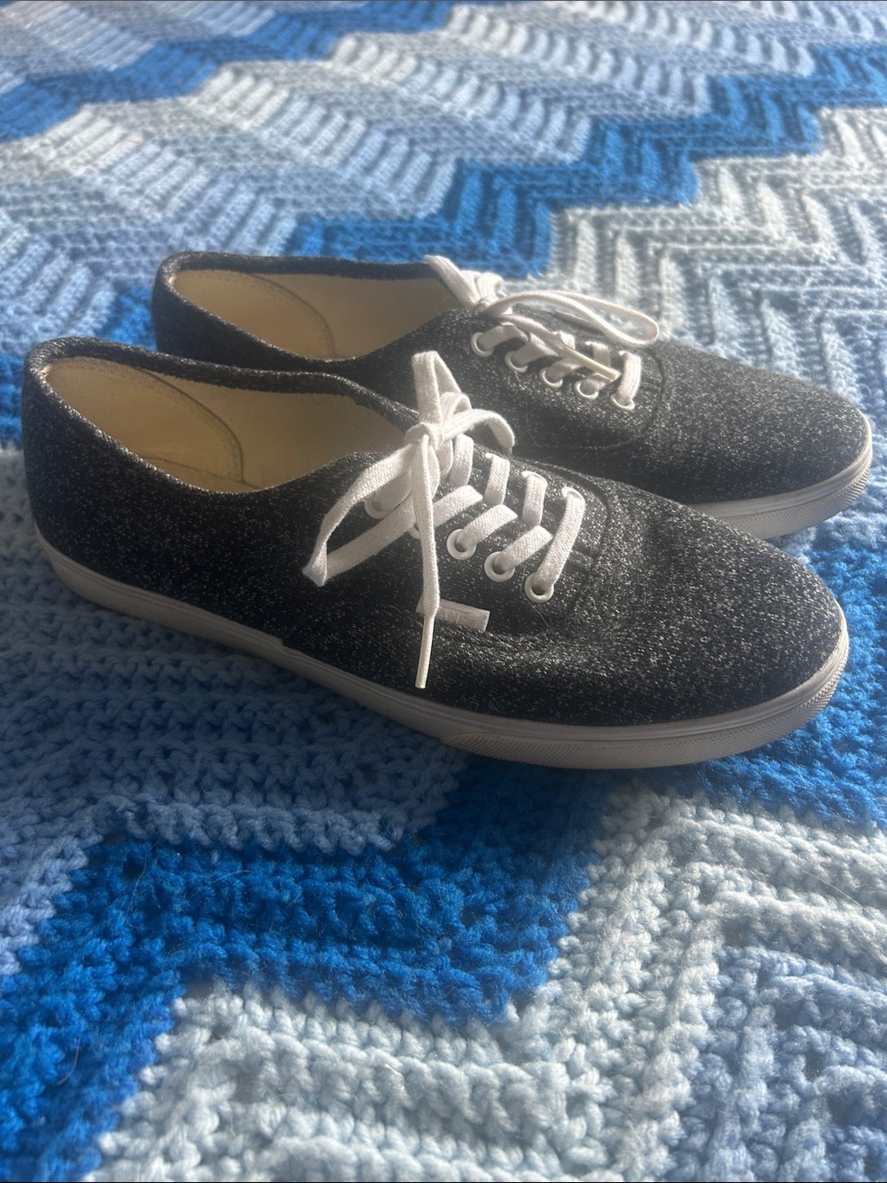 Vans Black and white Low-Top Sneakers with White Laces